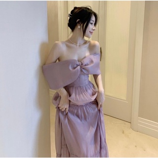 Váy hồng nude trễ vai bèo, thân váy a dài