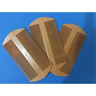 1 chiếc lược bí nhựa