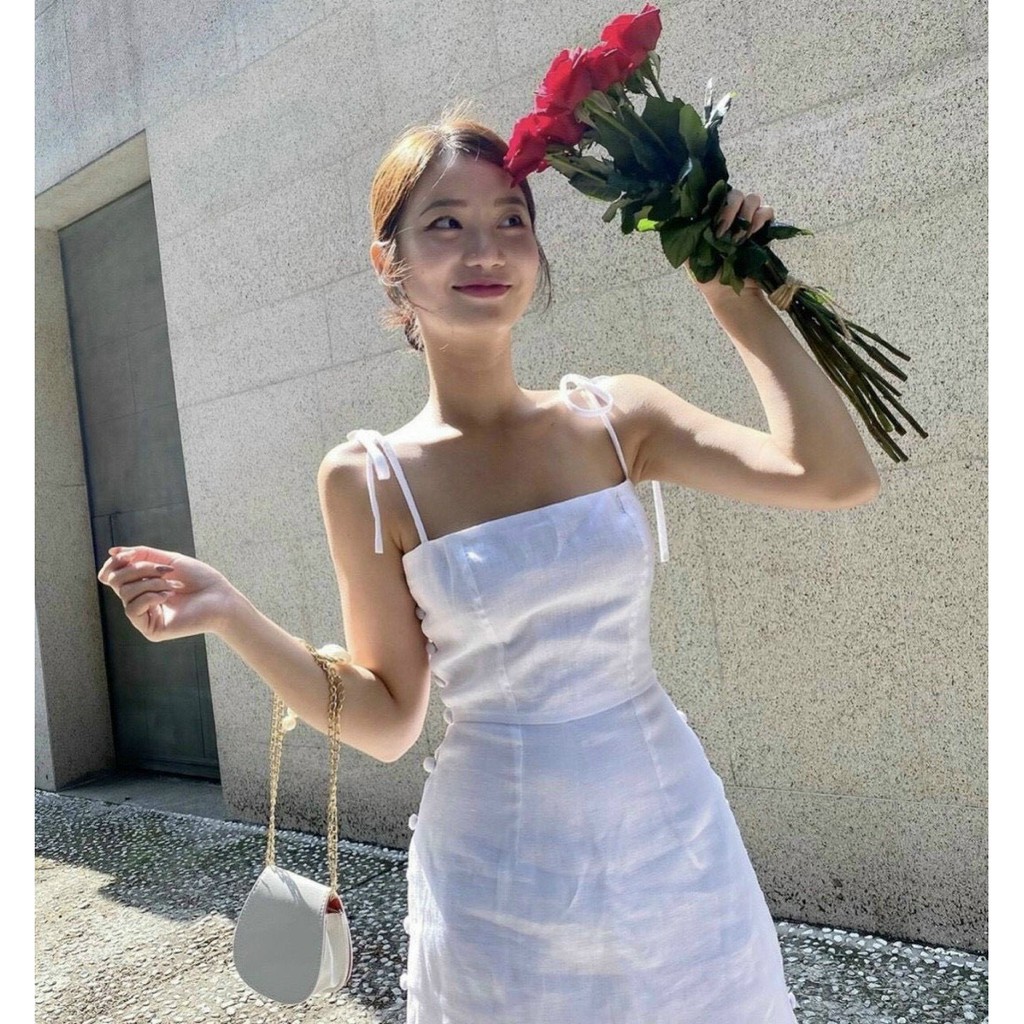 [Mã FATHANG5 giảm 10K đơn 50K] Đầm trắng hai dây nút bọc hông | BigBuy360 - bigbuy360.vn