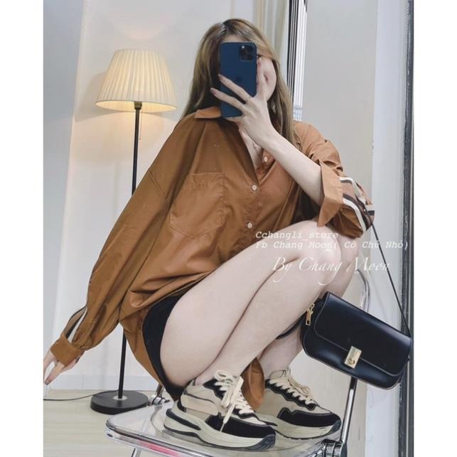 Áo Sơ Mi Nâu Form Thụng Kiểu Dáng Unisex Phối Viền Chữ Siêu Hot 2022