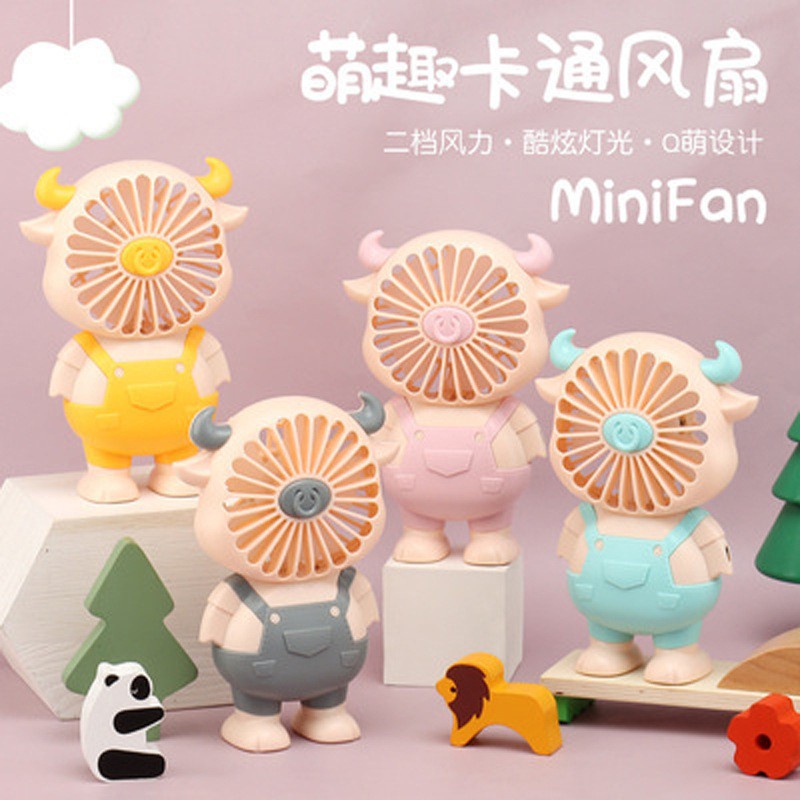 Quạt Điện Phun Sương Mini Cầm Tay Họa Tiết Hoạt Hình Dễ Thương Cho Các Bé