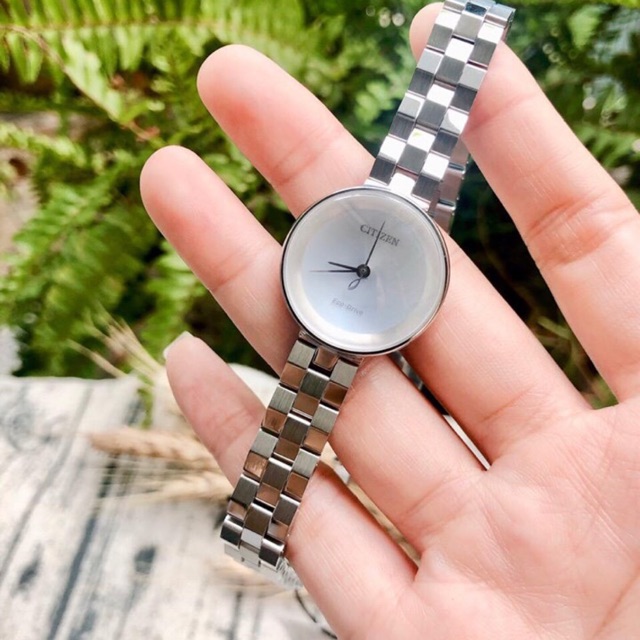 Đồng hồ nữ Citizen EW5500-81A nhỏ xinh chạy pin ánh sáng