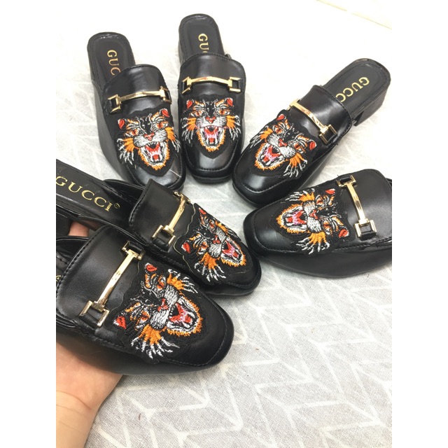 GIÀY SỤC DA KHUY TRÒN, HOẠ TIẾT THÊU HỔ,THÊU ONG (3 Mẫu) | BigBuy360 - bigbuy360.vn