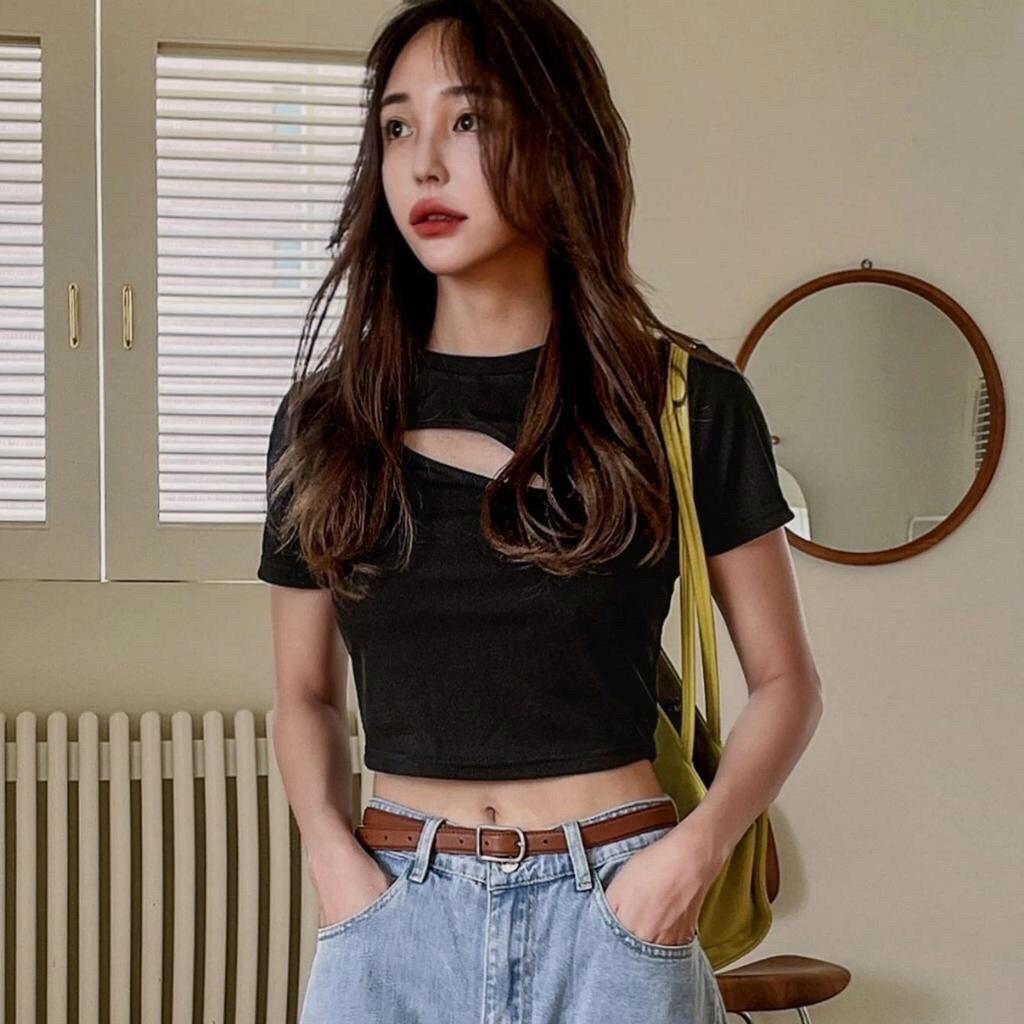 Happy-store 💋 Áo Croptop Nữ Ngắn Tay Khoét Ngực Henia Áo Thun Nữ Cổ Tròn Ôm Body Thiết Kế Cực