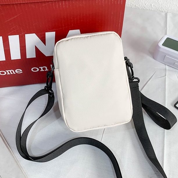 Túi đeo chéo BG7 nam nữ chất liệu vải Oxford 2 màu trắng đen | BigBuy360 - bigbuy360.vn