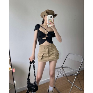 Áo thun crop cutout ngực ĐEN