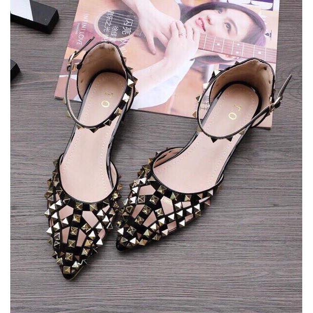 : Giày Valentino đinh hàng kịch độc kịch đẹp