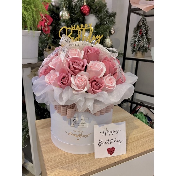 Hộp hoa 8-3 hoa sáp thơm để bàn