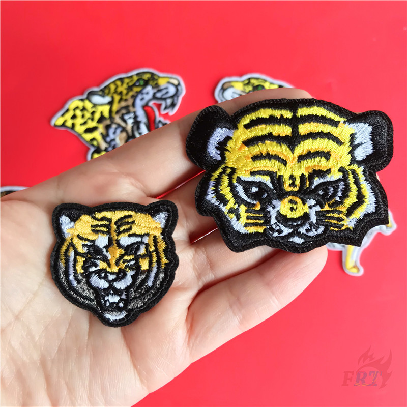 1 miếng dán ủi thêu hình con hổ và báo