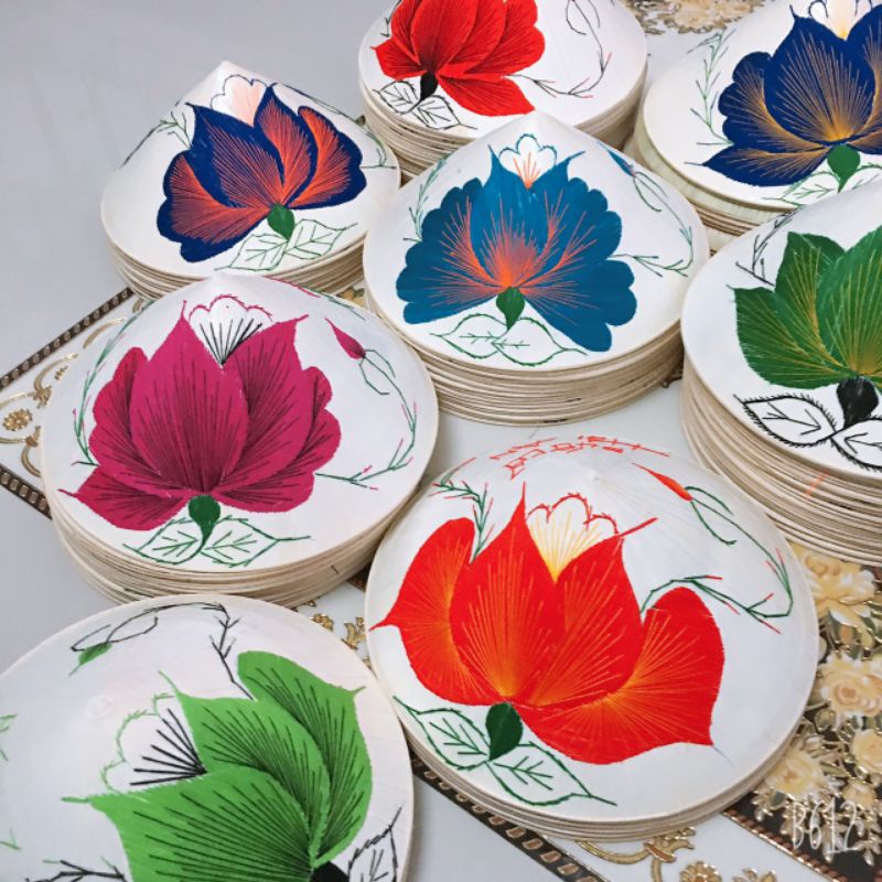 Bán sỉ nón lá vẽ/nón lá thêu hoa trắng trí/liên hệ shop báo giá sỉ