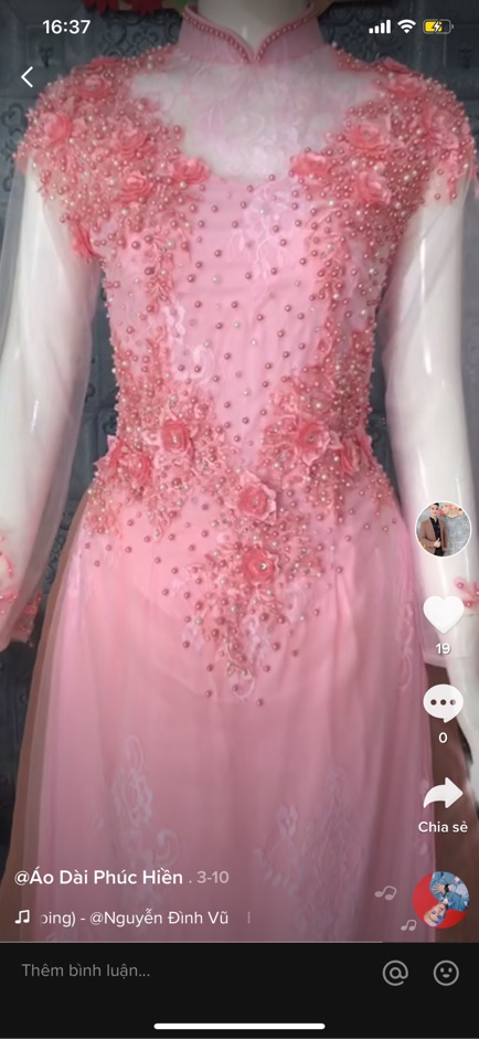 Áo dài cho cô dâu ngày ăn hỏi. Giá 500.000đ_700.000đ. Giúp cô dâu ngày cưới thêm lộng lẫy thêm xinh đẹp thêm sang trọng. | BigBuy360 - bigbuy360.vn