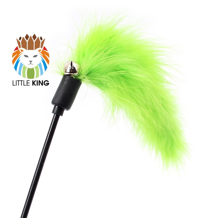 Đồ chơi Cần câu mèo cán nhựa 26cm gắn lông vũ, đồ chơi cho mèo vờn bắt, thư giãn Little King pet shop