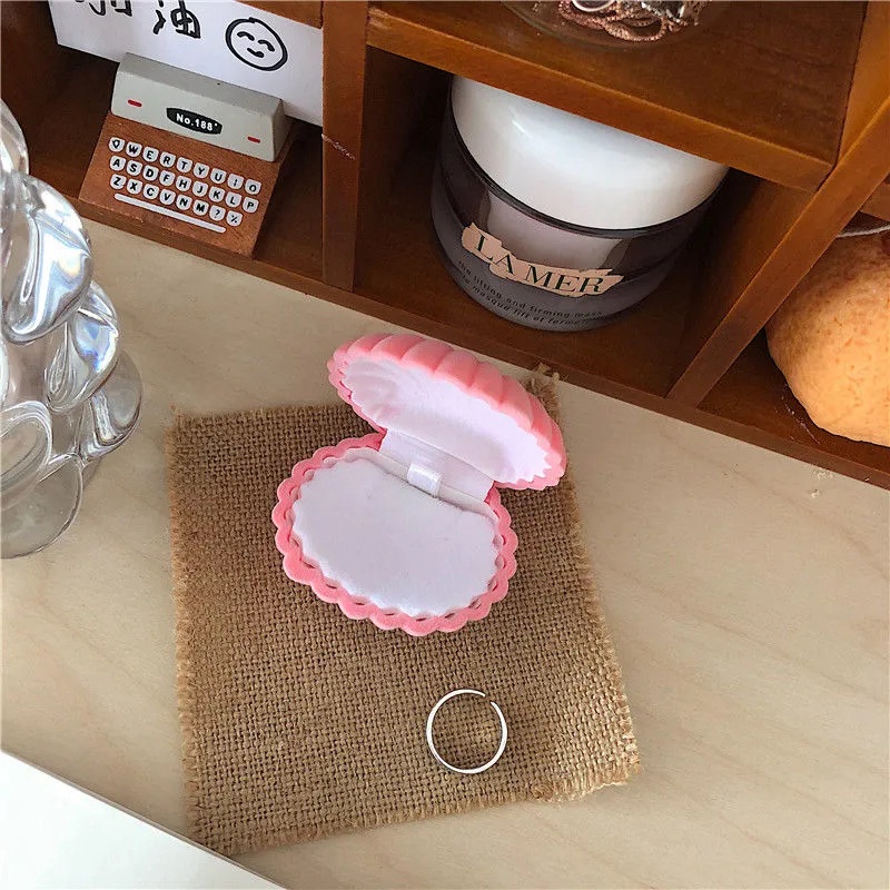 Hộp Đựng Trang Sức Hình Vỏ Sò