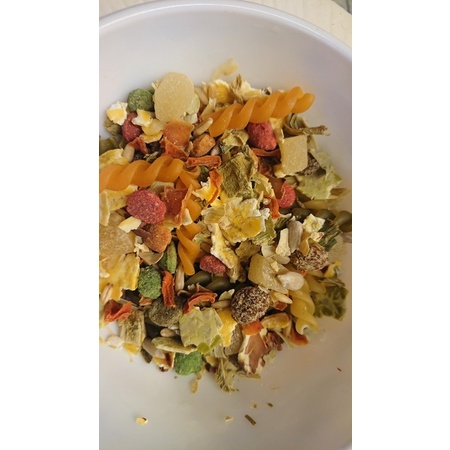 HAWAIIAN SWEET NOODLE MIX với dứa ,nho,đu đủ dành cho vẹt gói 40g