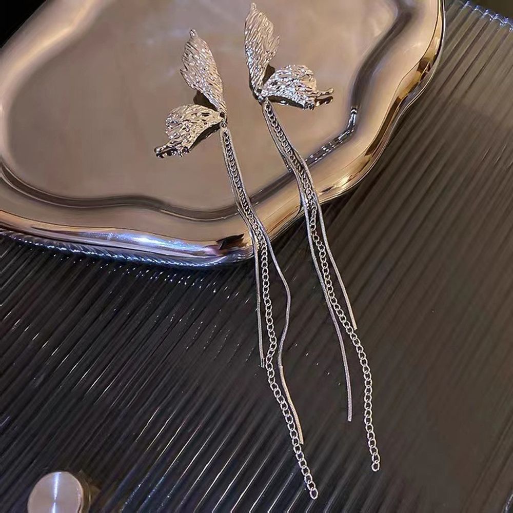 Bông tai dáng dài hình cánh bướm phối tua rua sang trọng thời trang cho nữ