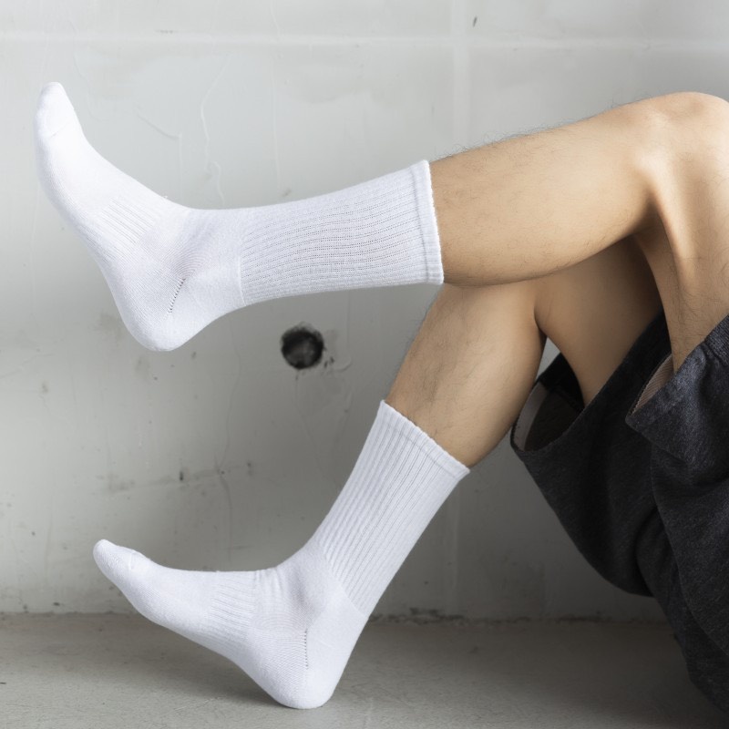 Tất cổ cao trơn dài bắp chân đen trắng cotton cao cấp thời trang hàn quốc giá rẻ dành cho nam nữ MRSOCKS VC065