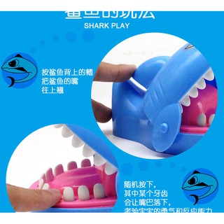 Đồ Chơi Cá Mập Cắn Ngón Tay Phát Sáng