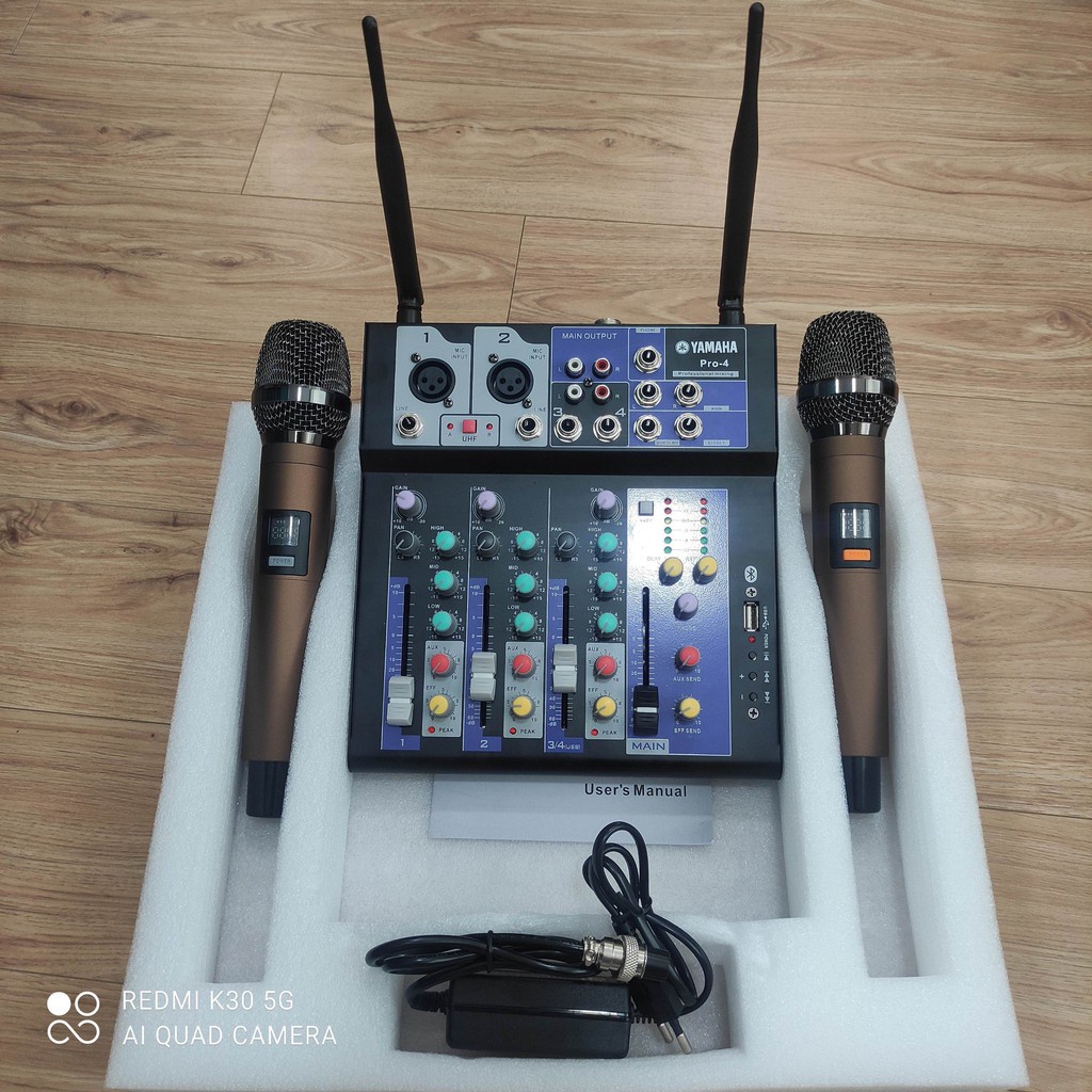 Bàn Mixer Yamaha Pro 4 live stream có bluetooth kèm 2 mic không dây tiện cho oto loa kéo và các loa khác