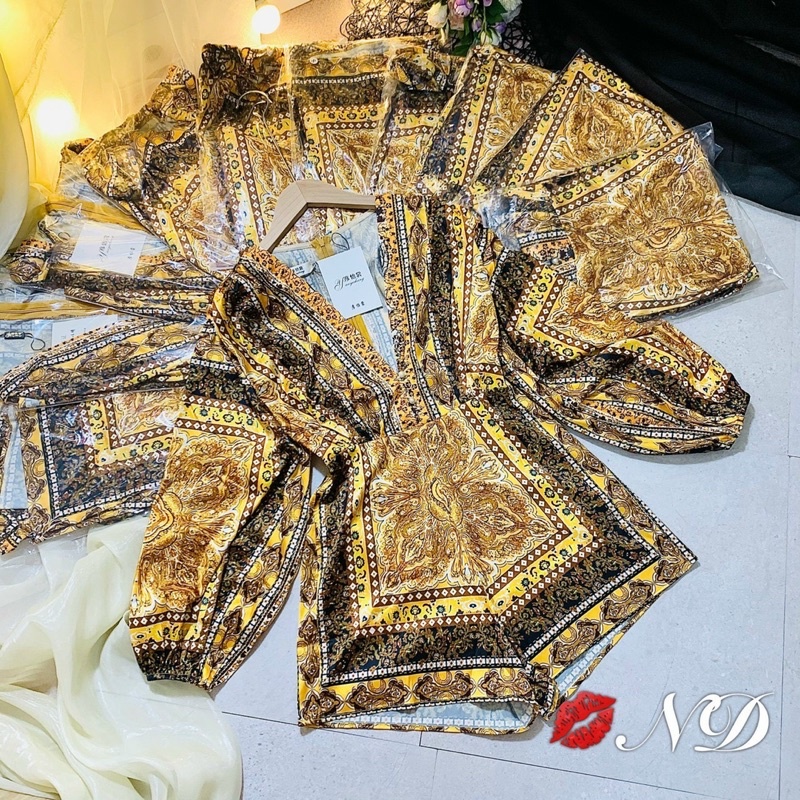 Jumsuit lụa hoạ tiết vàng