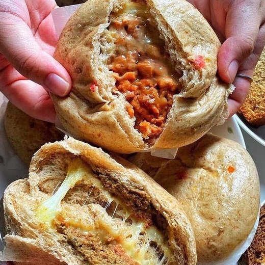 Bánh bao nguyên cám gà cay phô mai
