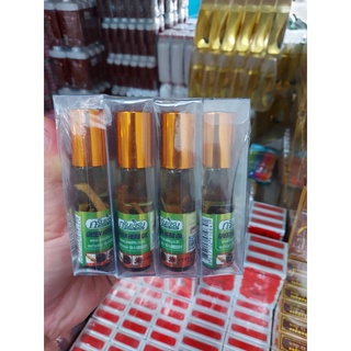 Một chai dầu sâm lăn Thái Lan