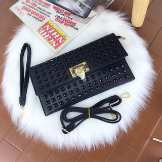Clutch cầm tay đinh tán đen