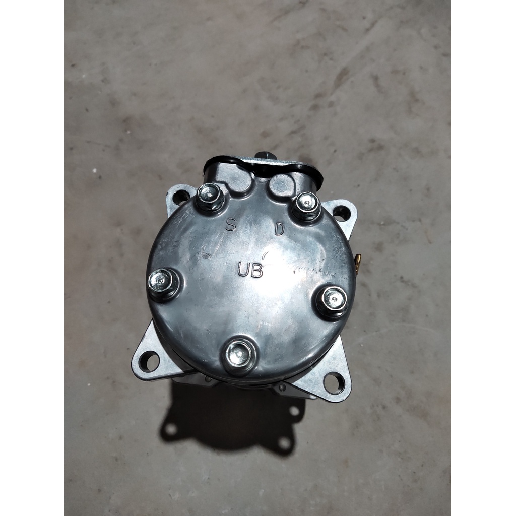 Lốc điều hoà HW102 lắp xe tải HOWO máy cơ / bản 5 Piston
