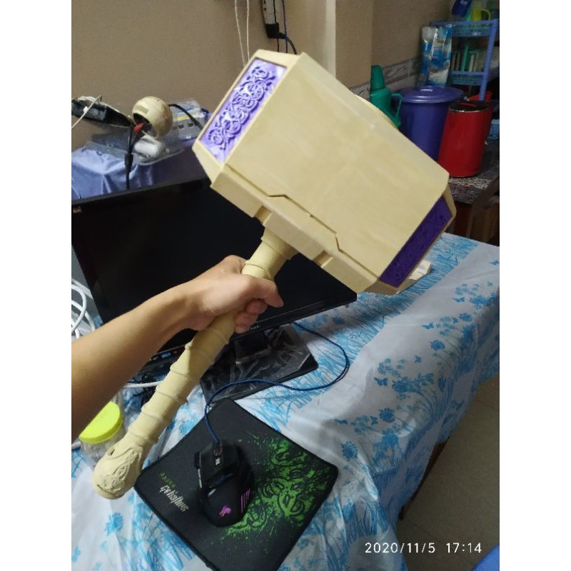 Mô hình Búa Mjolnir tỉ lệ 1:1