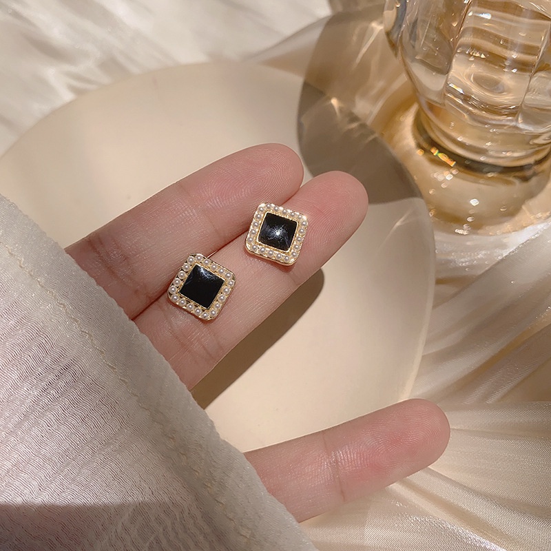 Khuyên tai nhỏ màu đen đính ngọc trai giả đơn giản phong cách Pháp cổ điển cho nữ