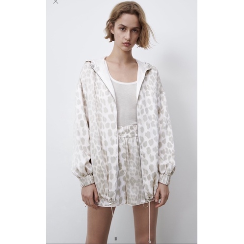 (Sẵn)Áo khoác mũ satin vân báo Zarraa canh sale, ảnh thật