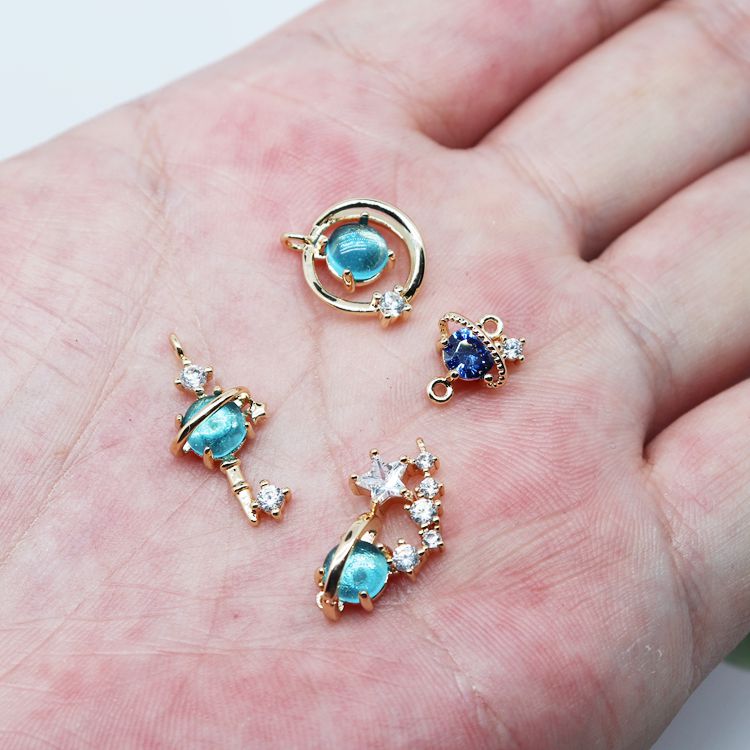 Mặt Dây Chuyền Hình Hành Tinh Ba Chiều Bằng Đồng Mạ Vàng 18K