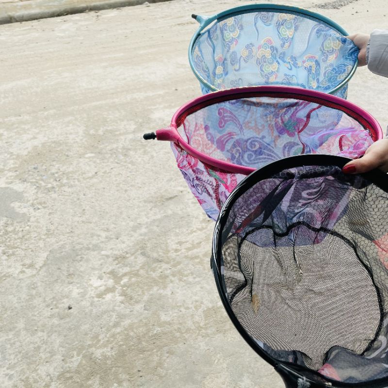 Vành vợt cá carbon siêu nhẹ, chất liệu tốt. gồm 3 màu hồng.xanh.đen