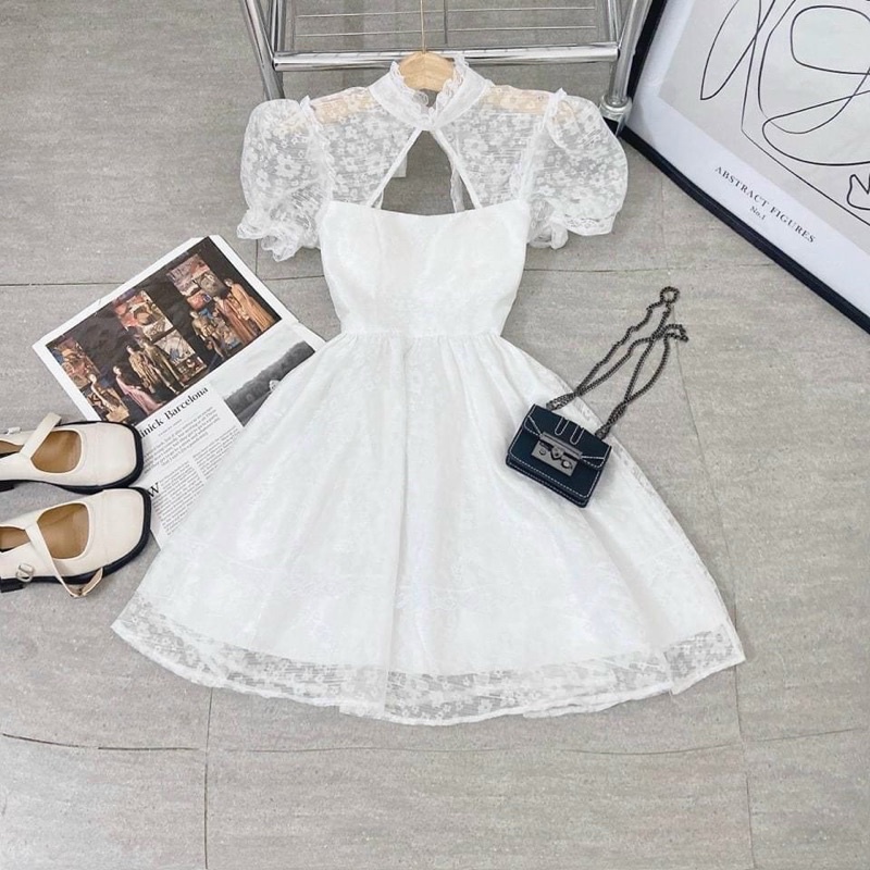 Đ𝐀̂̀𝐌 TRẮNG PHỐI VOAN HOA NỔI 𝐂𝐔𝐓𝐎𝐔𝐓 𝐍𝐆𝐔̛̣𝐂 CỘT NƠ CỔ SAU