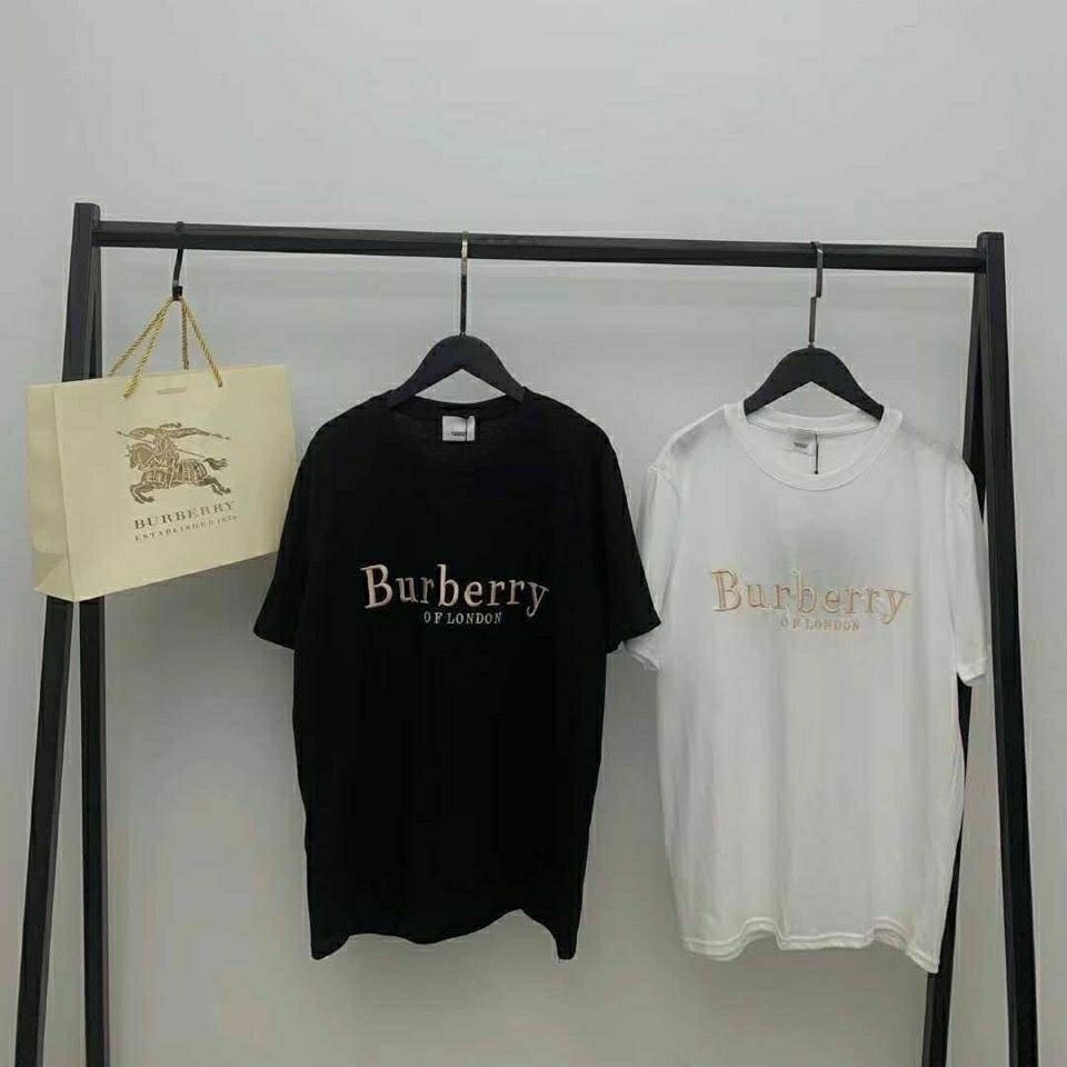 Áo Thun Burberry Tay Ngắn Cổ Tròn Thêu Họa Tiết Ba Chiều Thời Trang Cho Cặp Đôi