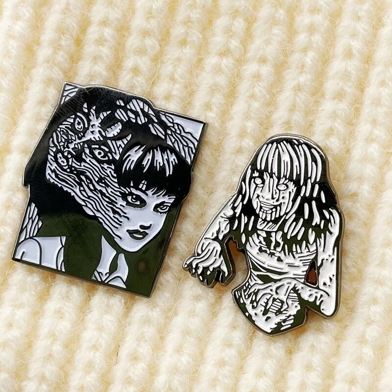 [10 MẪU] Pin cài áo manga kinh dị Tomie Uzumaki Vòng xoắn ốc Souichi Tsujii Slug Girl tác giả Junji Ito -  GC443