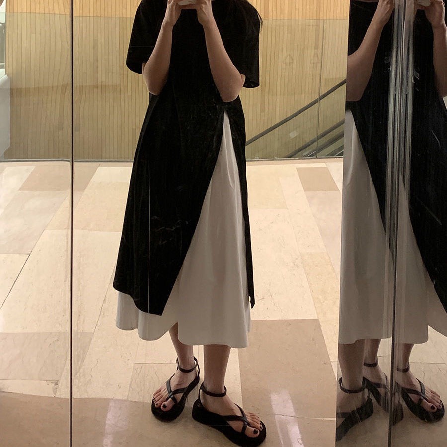Dép sandal xỏ ngón đế bằng cao 2 màu đen trắng cơ bản dễ phối đồ phong cách trẻ trung đi chơi đi biển đi học