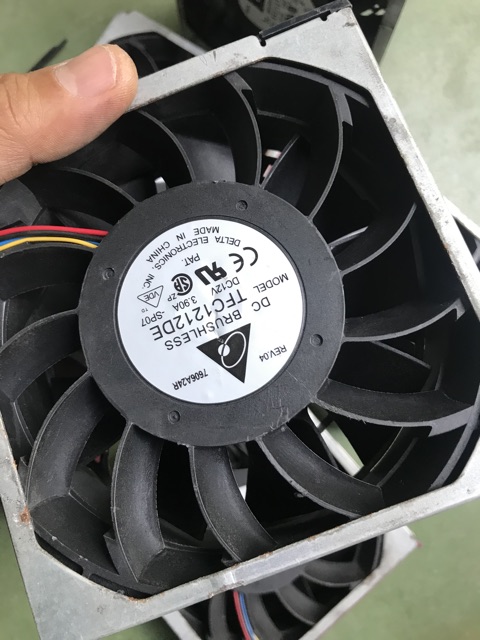 Quạt server hp Delta 12v 3.24A , vuông 12cm