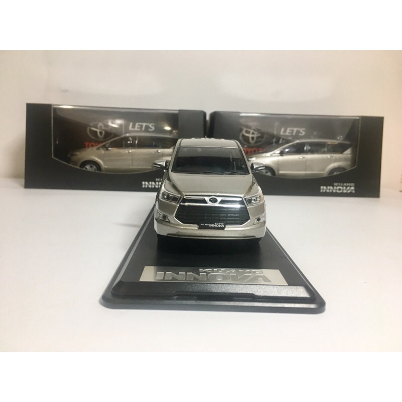 Mô hình Toyota Innova 2020 tỉ lệ 1:32