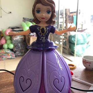 Búp bê công chúa sophia xoè váy nắp pin