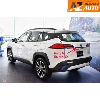 Ốp trang trí tay mở cốp sau Toyota Corolla Cross màu xanh