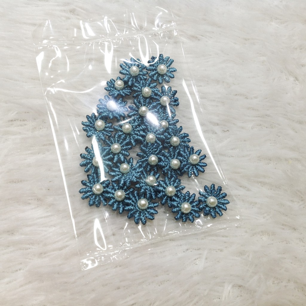 Gói 25 hoa mai thạch thảo thêu 3d đính cườm trai kết áo trang trí váy đầm size 1.2cm