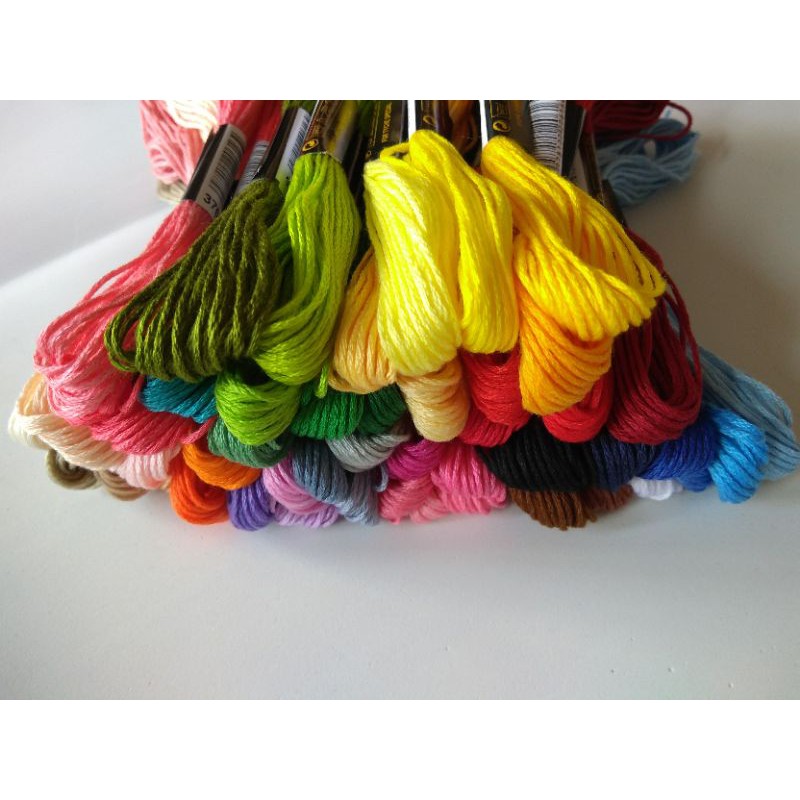 Chỉ thêu 50 màu khác nhau