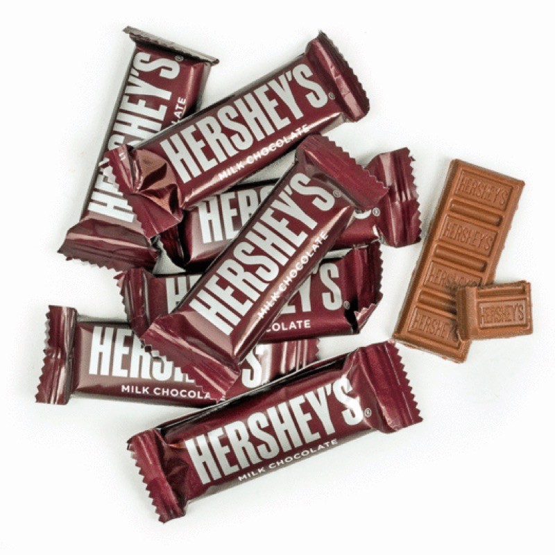 Sôcla Mỹ Hersheys Milk dạng thanh.