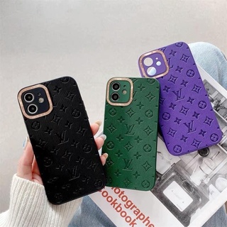 Ốp lưng iphone LV bảo vệ camera viền vàng cạnh vuông
