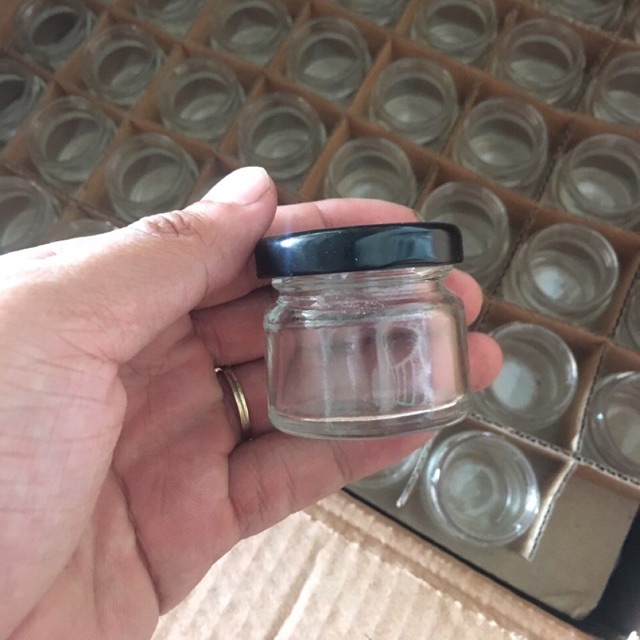 Hủ thuỷ tinh 30g ( nắp đen)