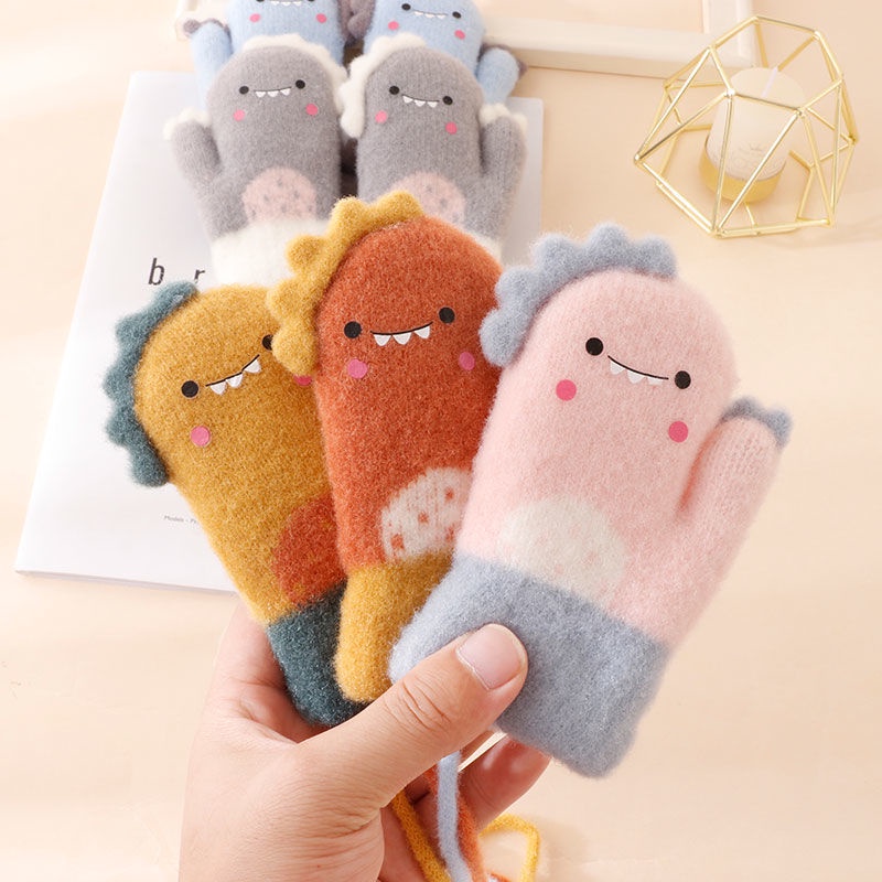 Găng tay giữ ấm dày dặn mềm mại hoạ tiết hoạt hình cho bé