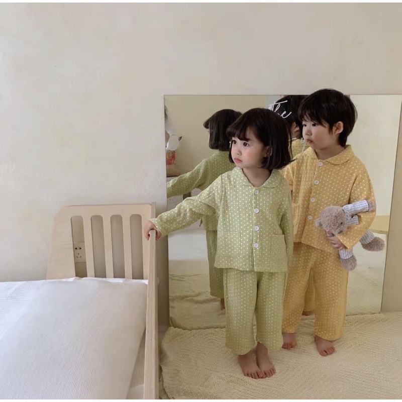 Bộ ngủ pijama cho bé dài tay chấm bi chất đũi xốp mềm mát