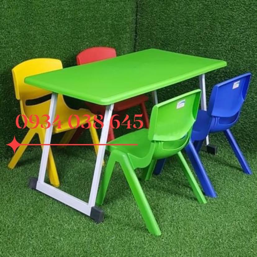 Bàn nhựa mẫu giáo, chân gấp gọn | BigBuy360 - bigbuy360.vn