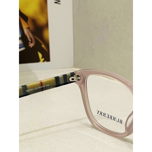 Kính bbr màu tím môn xinh lắm ạ