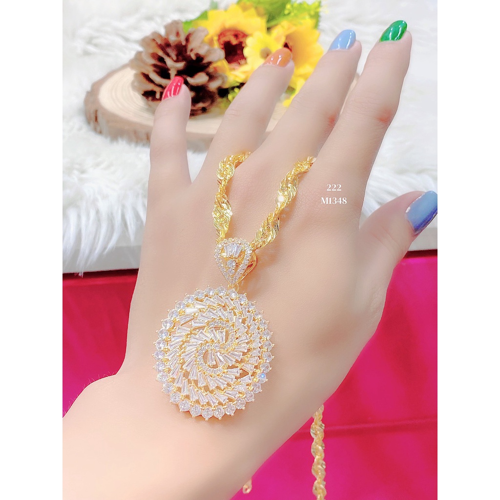 Mặt dây chuyền nữ UHA mạ vàng 18K kiểu dáng sang trọng M1348